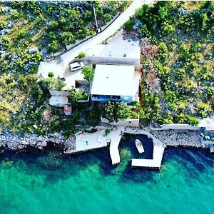 https://antea-starigrad-paklenica.hotelinzadar.com
